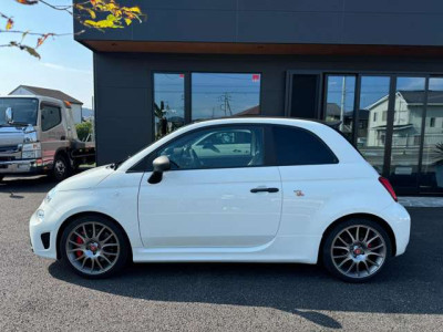 アバルト　695C　ツーリズモ｜画像3