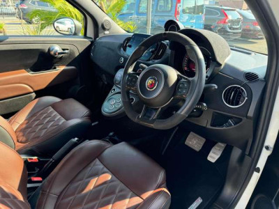 アバルト　695C　ツーリズモ｜画像6