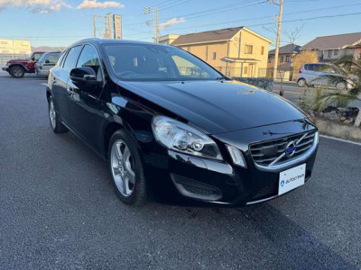 ボルボ　V60　DRIVe｜画像2