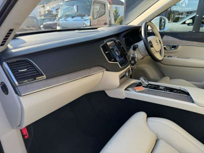 ボルボ　 XC90　B6 AWD インスクリプション｜画像4