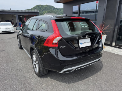 ボルボ   V60   クロスカントリーD4   クラシック ｜画像3