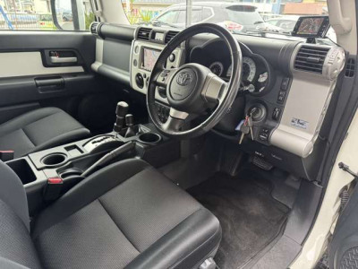 トヨタ FJクルーザー 4.0 カラーパッケージ 4WD｜画像4